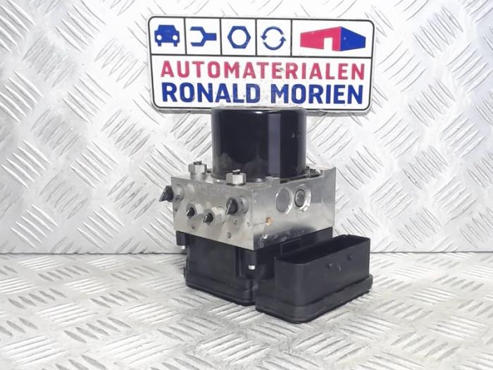 Usagé Bloc ABS Volvo V60 I (FW/GW) 2.0 T4 16V Prix € 245,00 Règlement à la marge proposé par Automaterialen Ronald Morien B.V.