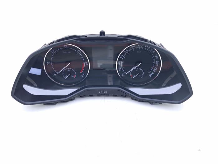 Begagnade Instrumentpanel Skoda Superb Combi (3V5) 1.6 TDI Pris € 100,00 Marginaltabell erbjuds av Automaterialen Ronald Morien B.V.