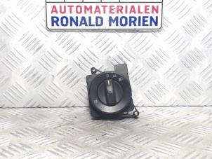 Gebrauchte Licht Schalter Volkswagen Crafter Preis € 35,00 Margenregelung angeboten von Automaterialen Ronald Morien B.V.