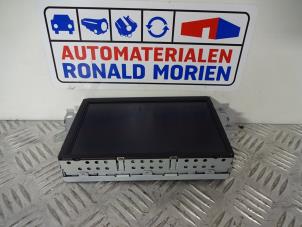 Używane Wyswietlacz jednostki multimedialnej Volvo V40 (MV) 1.5 T3 16V Geartronic Cena € 125,00 Procedura marży oferowane przez Automaterialen Ronald Morien B.V.