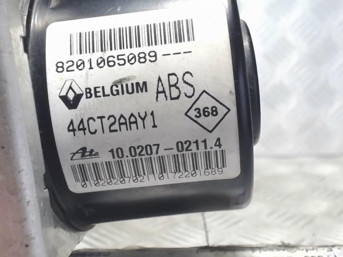 Pompa ABS z Renault Twingo II (CN) 1.2 16V 2012