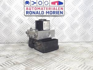 Usagé Pompe ABS Renault Twingo II (CN) 1.2 16V Prix € 75,00 Règlement à la marge proposé par Automaterialen Ronald Morien B.V.