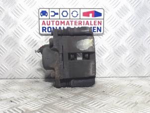 Usagé Etrier de frein (pince) avant gauche Renault Twingo II (CN) 1.2 16V Prix € 25,00 Règlement à la marge proposé par Automaterialen Ronald Morien B.V.