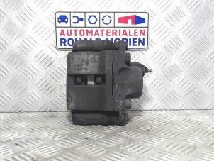 Used Front brake calliper, right Renault Twingo II (CN) 1.2 16V Price € 25,00 Margin scheme offered by Automaterialen Ronald Morien B.V.