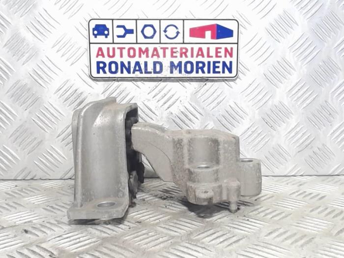Usagé Support moteur Renault Twingo II (CN) 1.2 16V Prix € 39,00 Règlement à la marge proposé par Automaterialen Ronald Morien B.V.