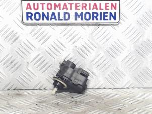 Used Headlight motor Renault Twingo II (CN) 1.2 16V Price € 15,00 Margin scheme offered by Automaterialen Ronald Morien B.V.