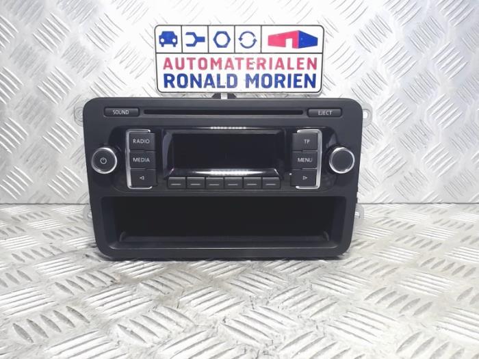 Radio/Lecteur CD d'un Volkswagen Polo V (6R) 1.6 TDI 16V 90 2013