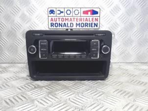 Używane Radioodtwarzacz CD Volkswagen Polo V (6R) 1.6 TDI 16V 90 Cena € 75,00 Procedura marży oferowane przez Automaterialen Ronald Morien B.V.