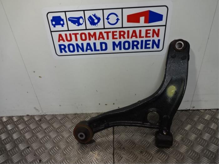 Bras de suspension avant gauche d'un Renault Master 2016
