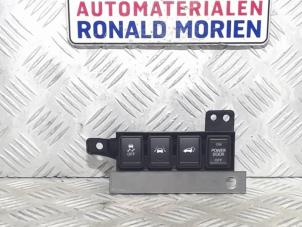 Used Switch Nissan X-Trail (T32) 2.0 dCi All Mode Price € 75,00 Margin scheme offered by Automaterialen Ronald Morien B.V.