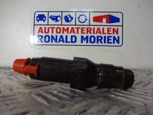 Usagé Injecteur (diesel) Peugeot 206 (2A/C/H/J/S) 1.9 D Prix € 40,00 Règlement à la marge proposé par Automaterialen Ronald Morien B.V.