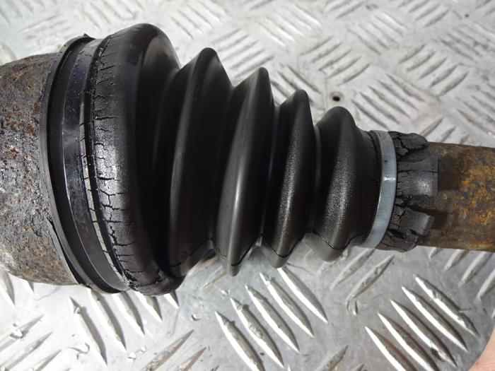 Front drive shaft, left from a Peugeot 206 (2A/C/H/J/S) 1.9 D 2002