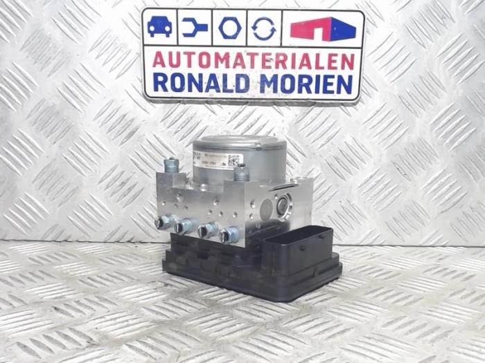 Używane Pompa ABS BMW 2 serie (F22) 218i 1.5 TwinPower Turbo 12V Cena € 235,00 Procedura marży oferowane przez Automaterialen Ronald Morien B.V.