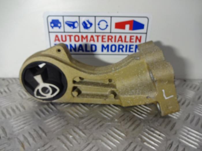 Used Engine mount Renault Master Price € 59,29 Inclusive VAT offered by Automaterialen Ronald Morien B.V.