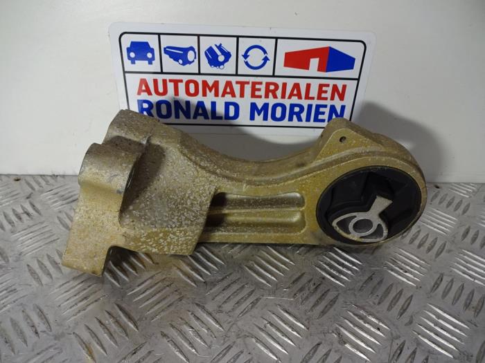 Used Engine mount Renault Master Price € 59,29 Inclusive VAT offered by Automaterialen Ronald Morien B.V.