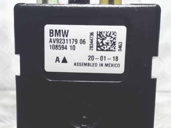 Antenna Amplifier from a BMW 2 serie (F22) 218i 1.5 TwinPower Turbo 12V 2018