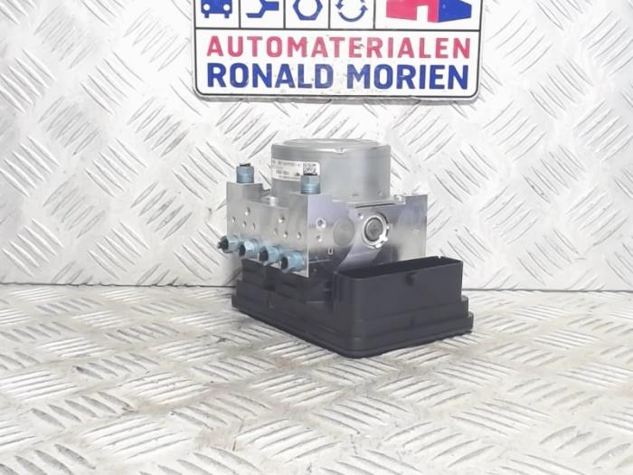ABS pump from a BMW X1 (F48) sDrive 20i 2.0 16V Twin Power Turbo 2019
