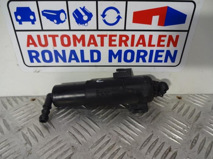 Używane Spryskiwacz reflektorów Audi S4 Avant (B8) S4 3.0 TFSI V6 24V Cena € 19,00 Procedura marży oferowane przez Automaterialen Ronald Morien B.V.