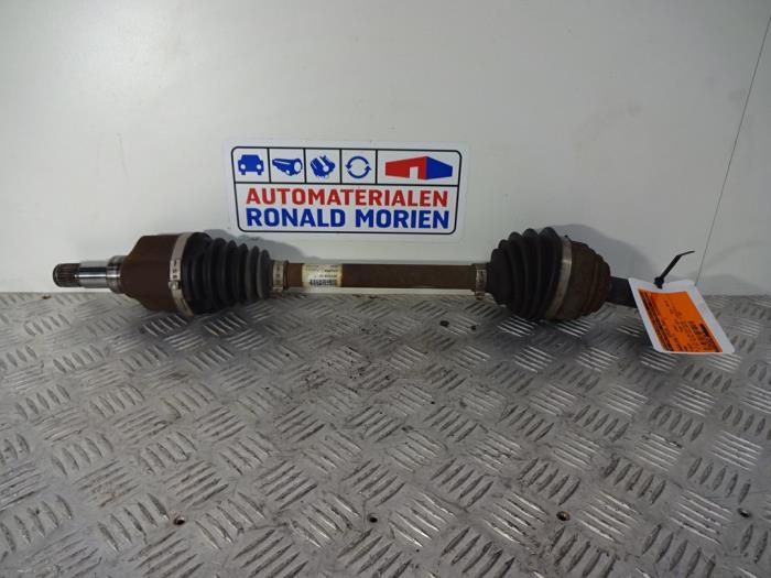 Gebrauchte Antriebswelle links vorne Ford Fiesta 6 (JA8) 1.0 EcoBoost 12V 125 Preis € 20,00 Margenregelung angeboten von Automaterialen Ronald Morien B.V.