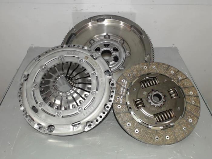 Clutch kit (complete) from a Volkswagen T-Roc 1.5 TSI Evo BMT 16V 2018