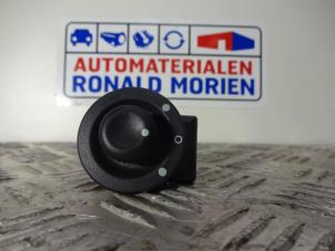 Gebrauchte Spiegel Schalter Renault Master Preis € 20,00 Margenregelung angeboten von Automaterialen Ronald Morien B.V.