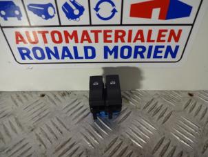 Usados Interruptor de ventanilla eléctrica Renault Master Precio € 10,00 Norma de margen ofrecido por Automaterialen Ronald Morien B.V.