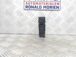 Usagé Compteur de masse d'air Volkswagen Transporter T5 1.9 TDi Prix € 9,99 Règlement à la marge proposé par Automaterialen Ronald Morien B.V.