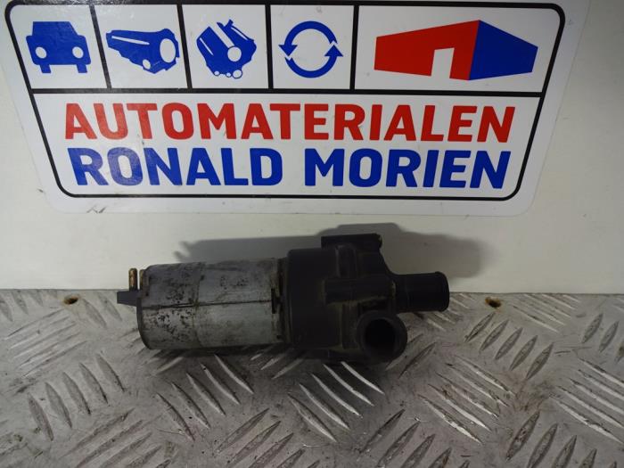 Begagnade Extra vattenpump Mercedes Vito (638.0) 2.2 CDI 112 16V Pris € 25,00 Marginaltabell erbjuds av Automaterialen Ronald Morien B.V.