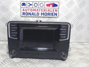 Usados Reproductor de CD y radio Volkswagen Transporter Precio € 195,00 Norma de margen ofrecido por Automaterialen Ronald Morien B.V.