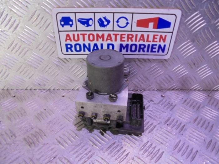 Begagnade ABS-pump Audi A4 Avant (B7) 1.8 T 20V Pris € 95,00 Marginaltabell erbjuds av Automaterialen Ronald Morien B.V.