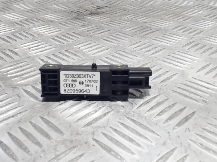 Begagnade Airbagsensor Audi A2 (8Z0) 1.4 16V Pris € 65,00 Marginaltabell erbjuds av Automaterialen Ronald Morien B.V.