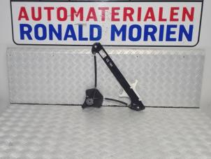 Używane Mechanizm szyby prawej tylnej wersja 4-drzwiowa Volkswagen Golf VII (AUA) 1.4 GTE 16V Cena € 45,00 Procedura marży oferowane przez Automaterialen Ronald Morien B.V.