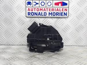 Używane Mechanizm blokady drzwi lewych przednich wersja 4-drzwiowa Ford Focus 3 Wagon 1.0 Ti-VCT EcoBoost 12V 100 Cena € 35,00 Procedura marży oferowane przez Automaterialen Ronald Morien B.V.