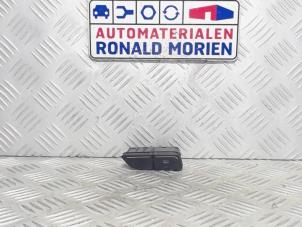 Used Rear window heating switch Ford Focus 3 Wagon 1.0 Ti-VCT EcoBoost 12V 100 Price € 10,00 Margin scheme offered by Automaterialen Ronald Morien B.V.