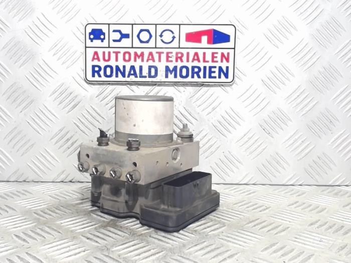 Usagé Bloc ABS Renault Master III (FV) Prix € 245,00 Règlement à la marge proposé par Automaterialen Ronald Morien B.V.