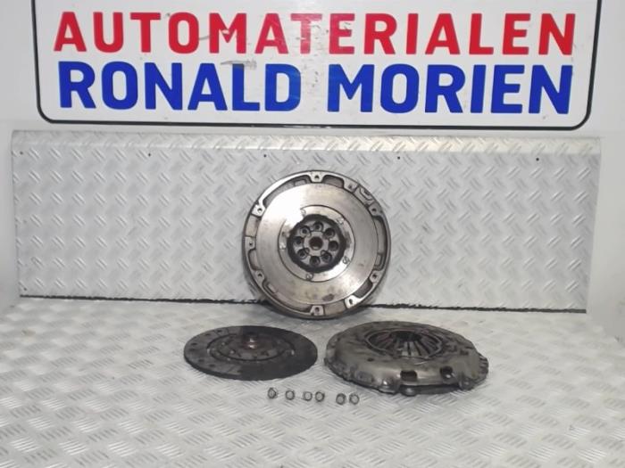 Clutch kits (complete) with part number 9223223 stock