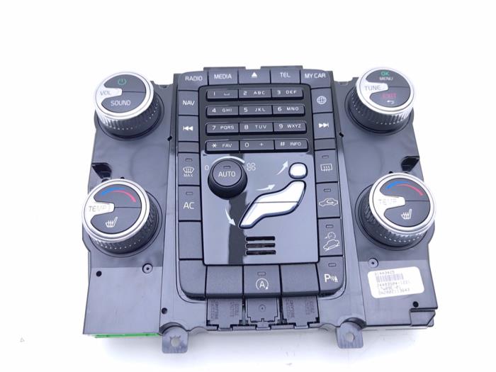 Używane Jednostka multimedialna Volvo XC60 I (DZ) 2.4 D5 20V 220 AWD Cena € 49,00 Procedura marży oferowane przez Automaterialen Ronald Morien B.V.