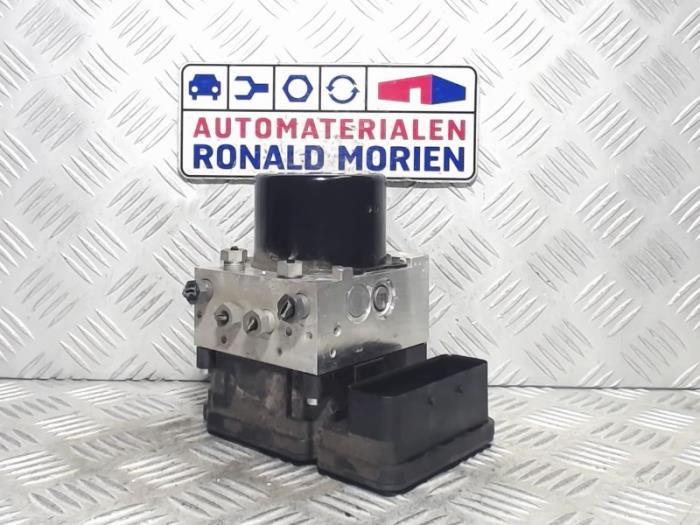 Używane Pompa ABS Volvo XC60 I (DZ) 2.4 D5 20V 220 AWD Cena € 195,00 Procedura marży oferowane przez Automaterialen Ronald Morien B.V.