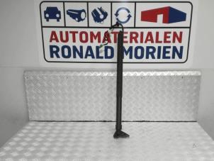 Used Rear gas strut, right Opel Grandland/Grandland X 1.2 Turbo 12V Price € 195,00 Margin scheme offered by Automaterialen Ronald Morien B.V.