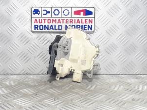 Używane Mechanizm blokady drzwi prawych tylnych wersja 4-drzwiowa Audi Q2 (GAB/GAG) 1.4 TFSI 16V Cena € 39,00 Procedura marży oferowane przez Automaterialen Ronald Morien B.V.