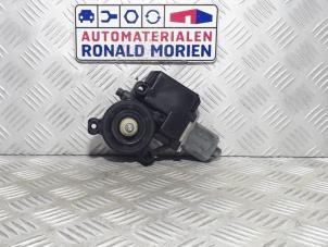 Used Door window motor Volkswagen Polo V (6R) 1.6 TDI 16V 90 Price € 15,00 Margin scheme offered by Automaterialen Ronald Morien B.V.