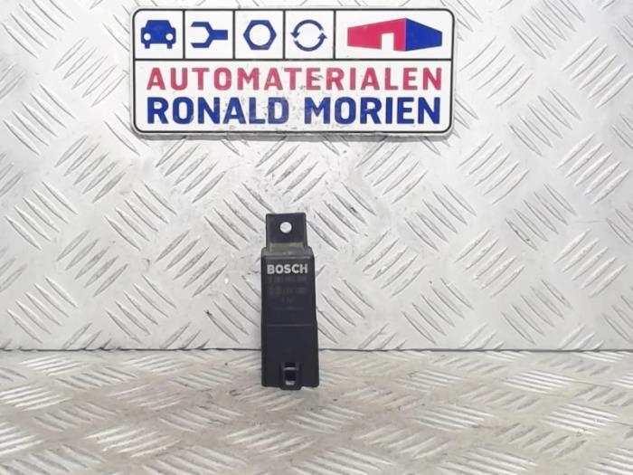 Glow plug relay Volkswagen Crafter 038907281D