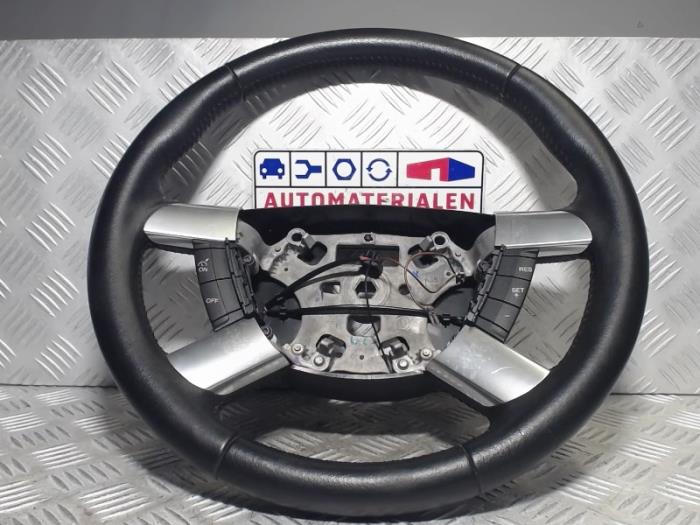 Steering wheel from a Ford C-Max (DM2) 1.8 16V Flexifuel 2009