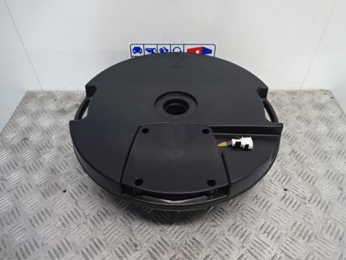 Używane Subwoofer Audi Q3 (8UB/8UG) 1.4 TFSI 16V Cena € 45,00 Z VAT oferowane przez Automaterialen Ronald Morien B.V.