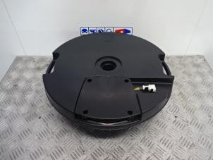 Used Subwoofer Audi Q3 Price € 50,00 Inclusive VAT offered by Automaterialen Ronald Morien B.V.