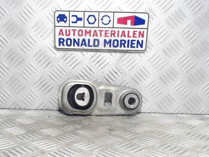 Usagé Support moteur Nissan Qashqai (J11) 1.3 DIG-T 140 16V Prix € 25,00 Règlement à la marge proposé par Automaterialen Ronald Morien B.V.