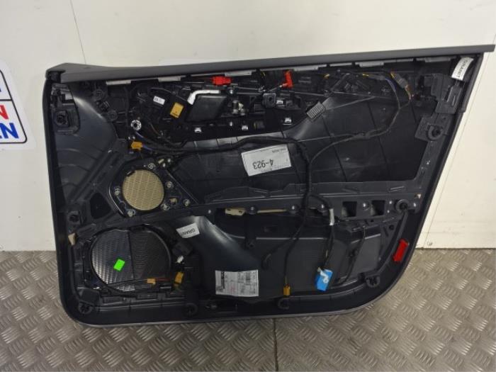 Revêtement portière 4portes avant gauche d'un Audi A4 2019