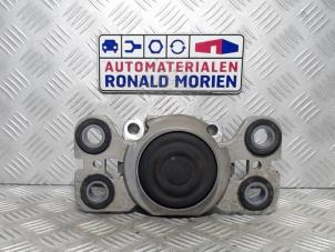 Used Gearbox mount Landrover Range Rover Evoque (LVJ/LVS) 2.2 SD4 16V Price € 65,00 Margin scheme offered by Automaterialen Ronald Morien B.V.