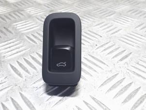 Used Tailgate switch Audi Q7 Price € 9,99 Inclusive VAT offered by Automaterialen Ronald Morien B.V.