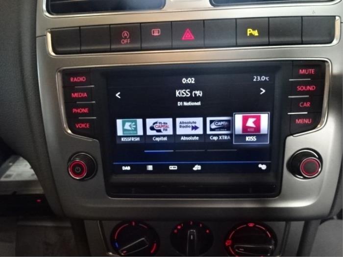 Radio/Lecteur CD d'un Volkswagen Polo V (6R) 1.0 12V BlueMotion Technology 2017